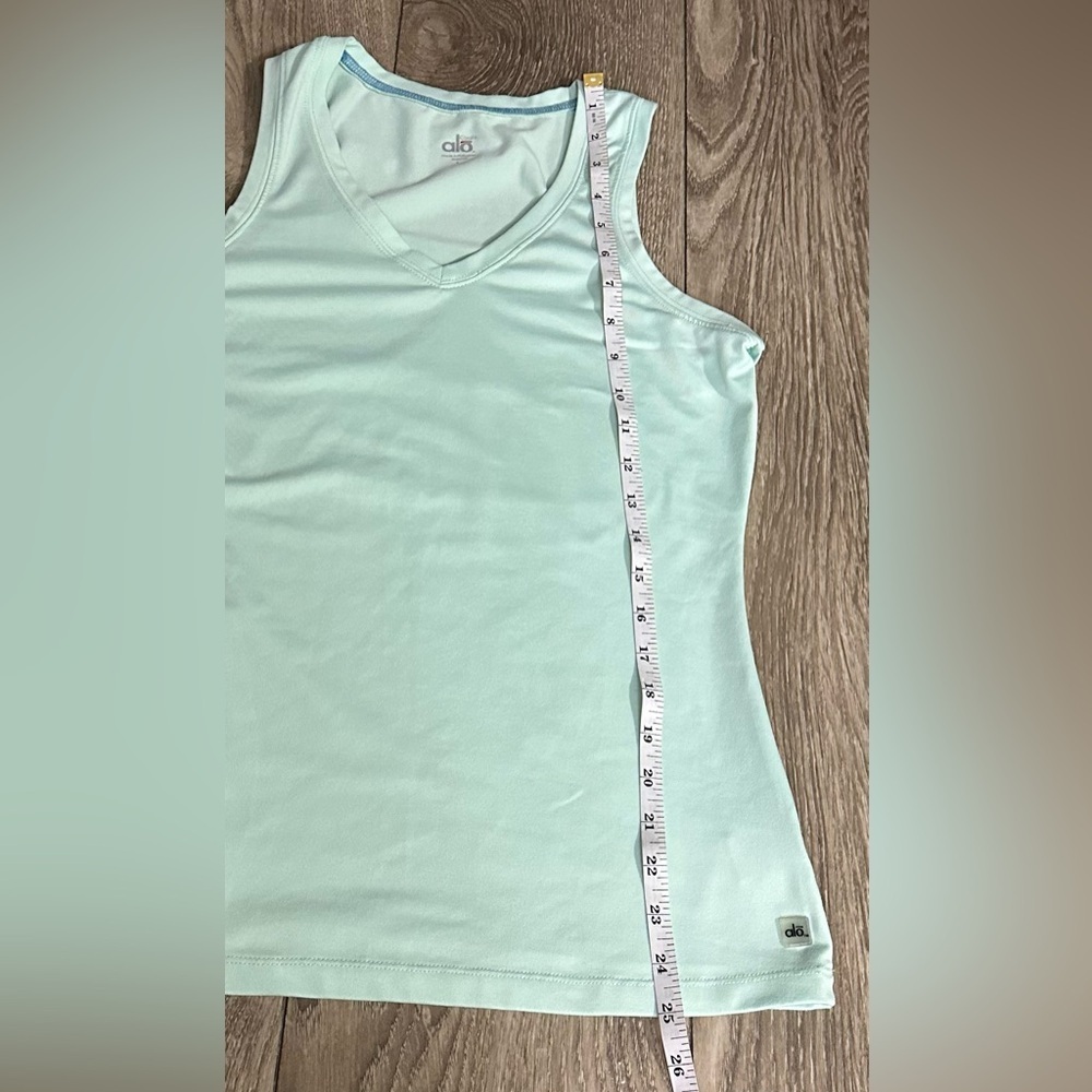 ALO Yoga Green Fitted Tank Top 💚🤍 - Picture 6 of 13